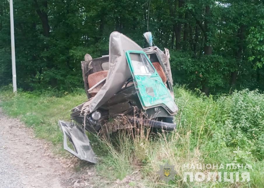 На Буковині перекинулась вантажівка: травмувався 30-річний чоловік