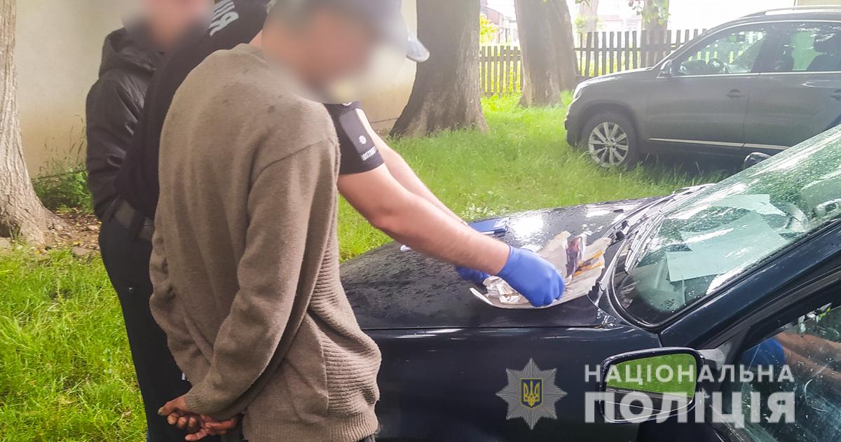 На Буковині поліцейські викрили 36-річного чоловіка: придбав канабіс для власного вживання