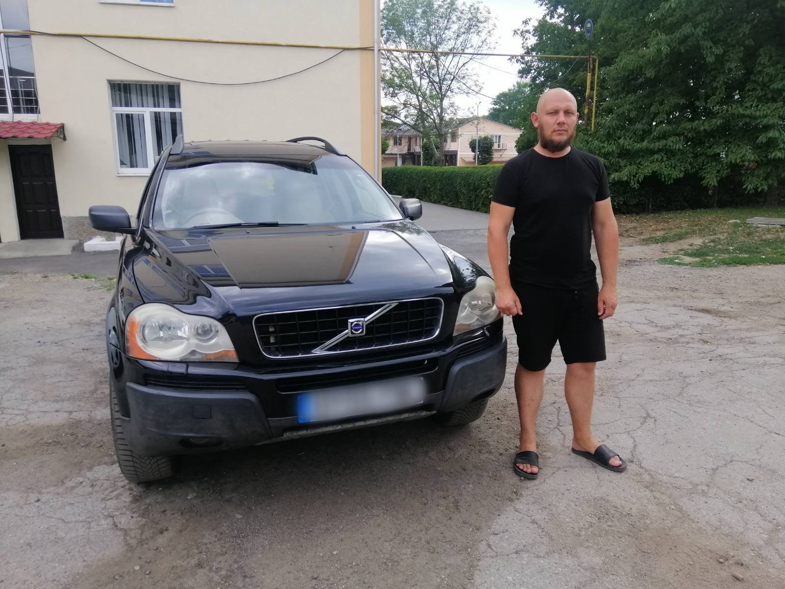 На Буковині багатодітна родина Гнатовських придбала авто для ЗСУ