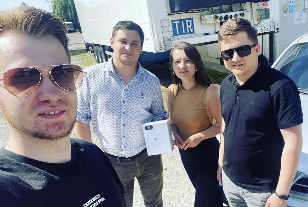 Зібрали 25 тисяч гривень: Молодіжна рада Буковини придбала квадрокоптер для захисників