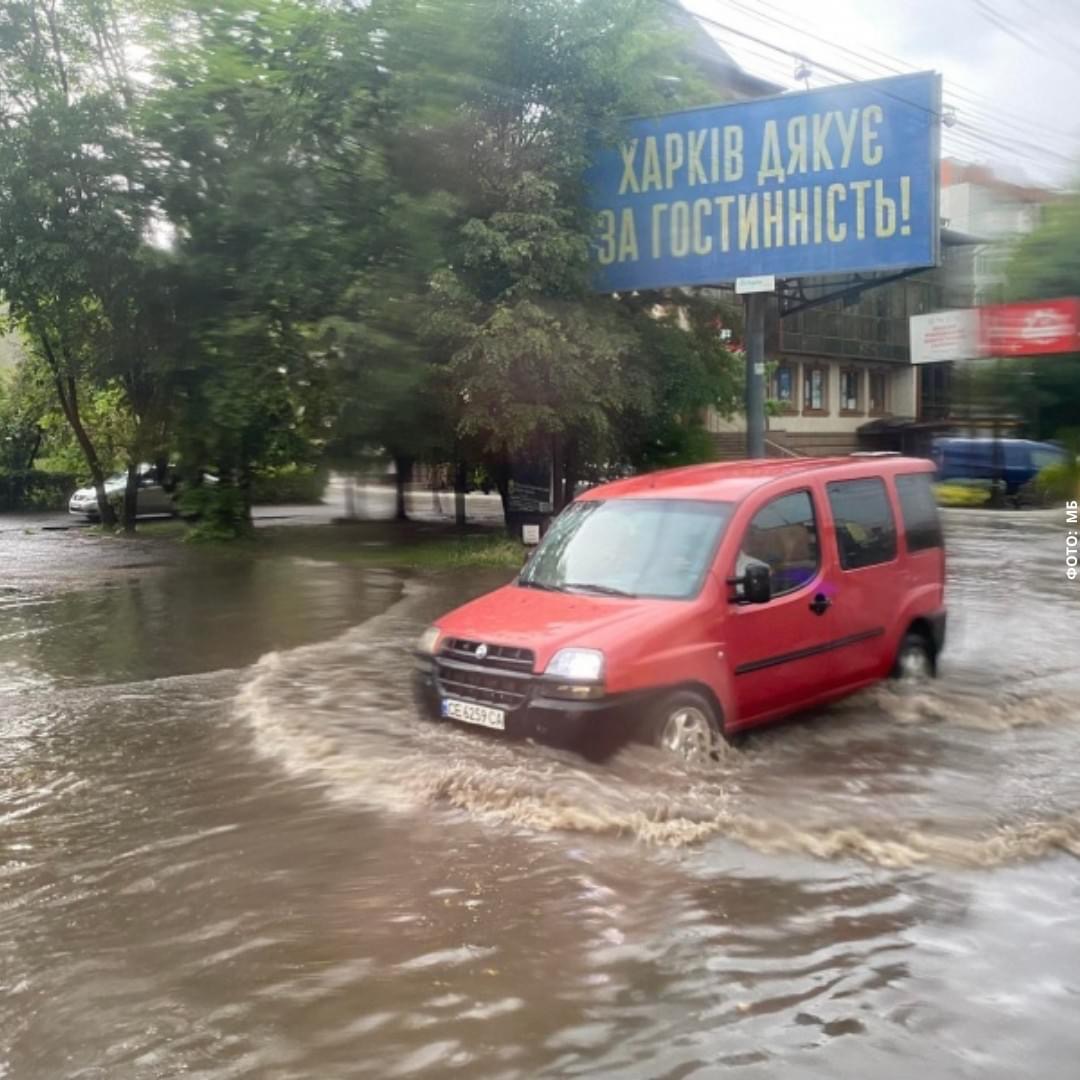 Зливова мережа не витримує навантаження: у Чернівцях запропонували вирішення проблеми підтоплень після дощу