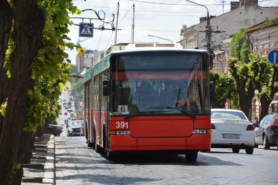 У Чернівцях зросла кількість справних тролейбусів: чому не скоротився інтервал їх руху ввечері