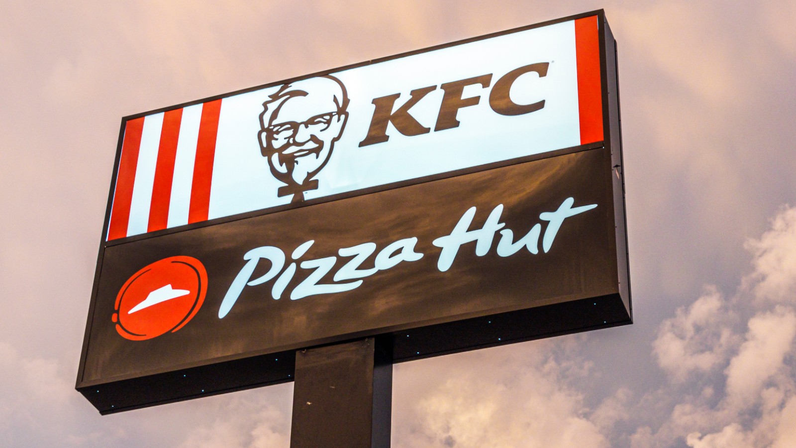 KFC та Pizza Hut продають свої ресторани та йдуть з росії