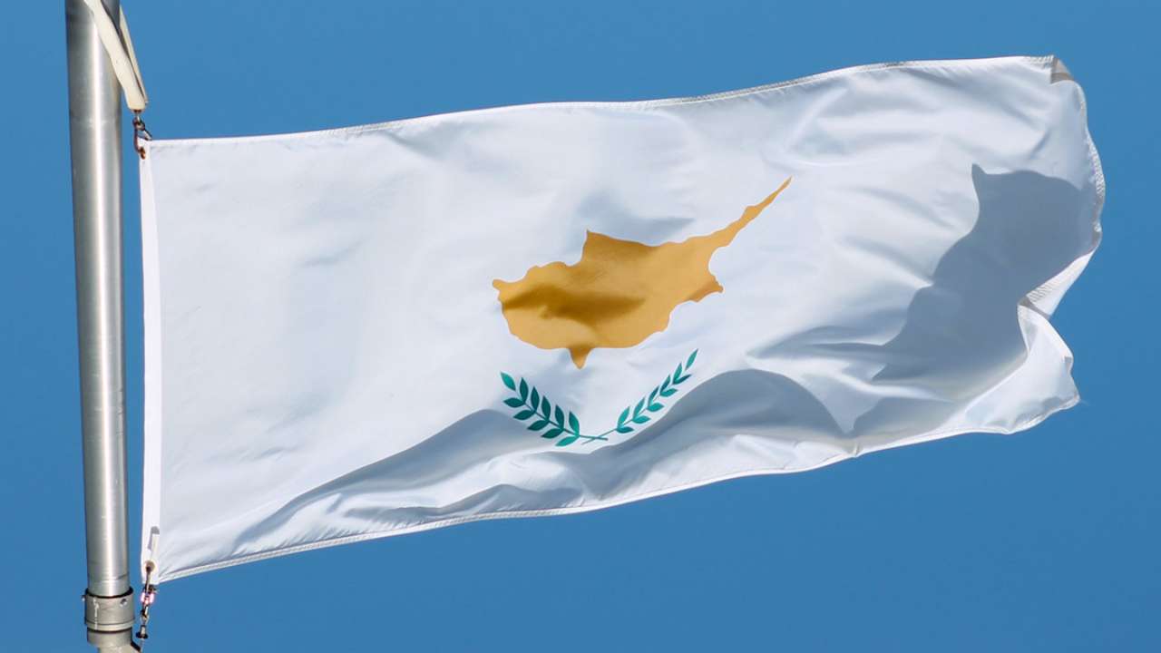 Очільник МЗС Кіпру виступив проти заборони російських туристичних віз