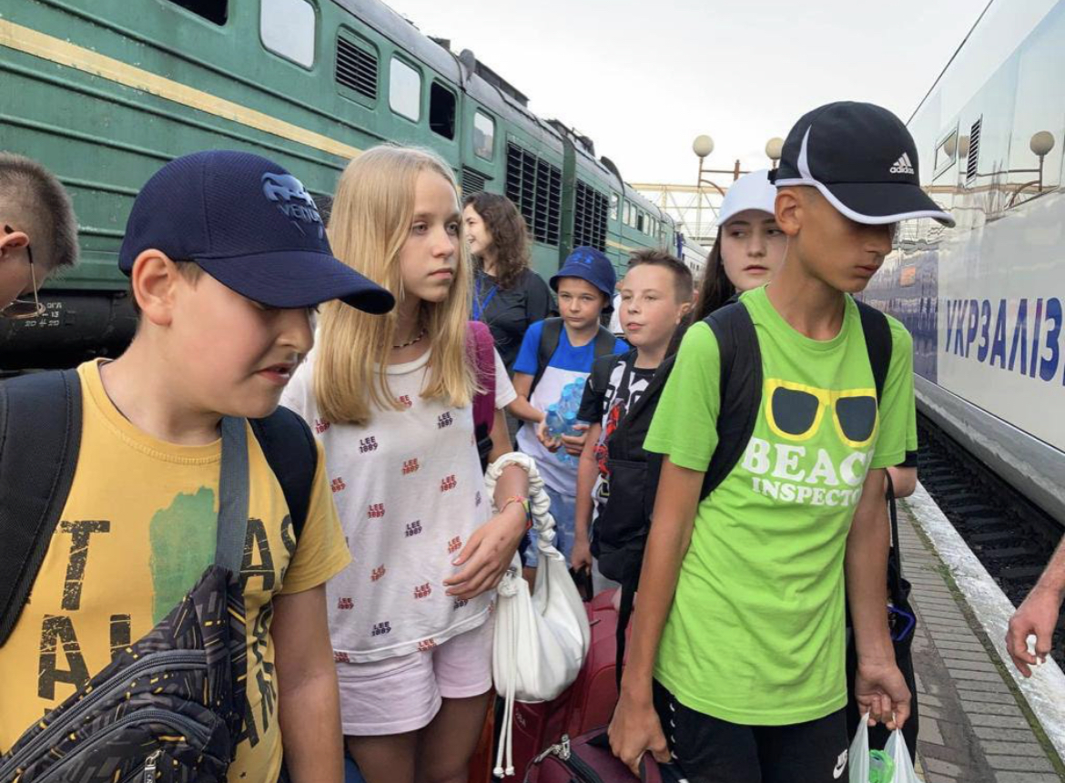 На Буковину доправили 26 дітей-переселенців з Харківщини