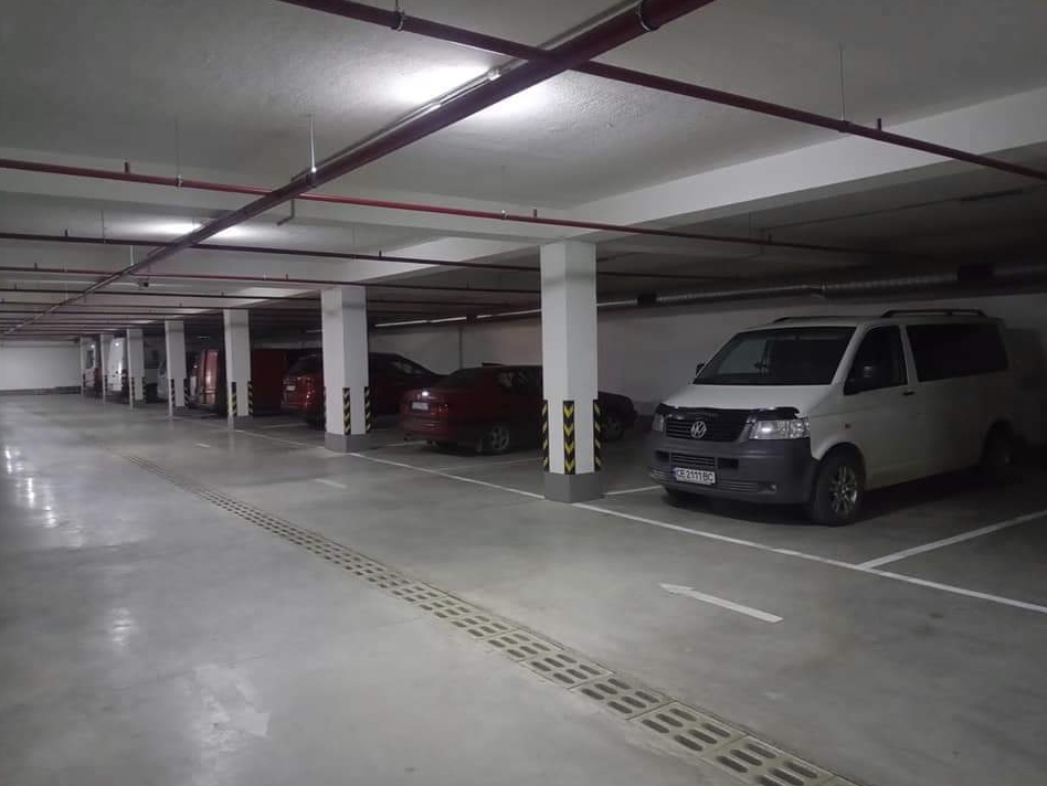 Вмістить 40 авто: у Чернівцях відкрився новий підземний паркінг