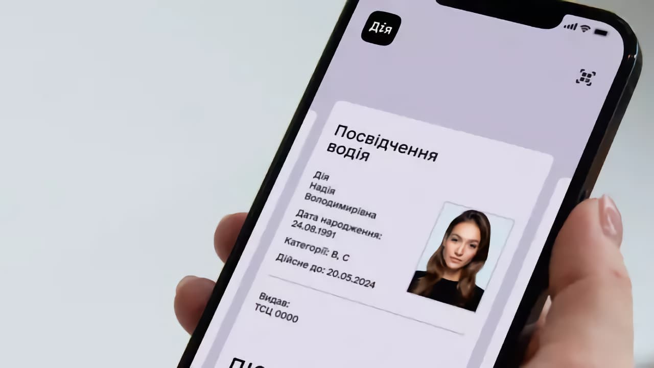 Українці зможуть користуватися електронними водійськими правами в Польщі