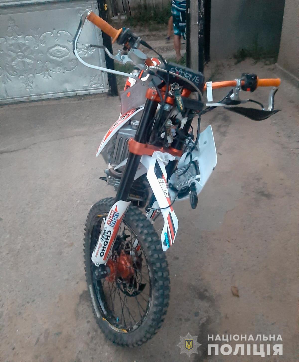 На Буковині зіткнулись автомобіль з мотоциклом: 15-річний мотоцикліст травмувався