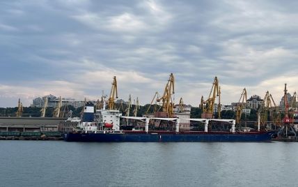 З Одеського порту вперше з початку повномасштабного вторгнення вийшло судно: переправляє 26 тонн кукурудзи