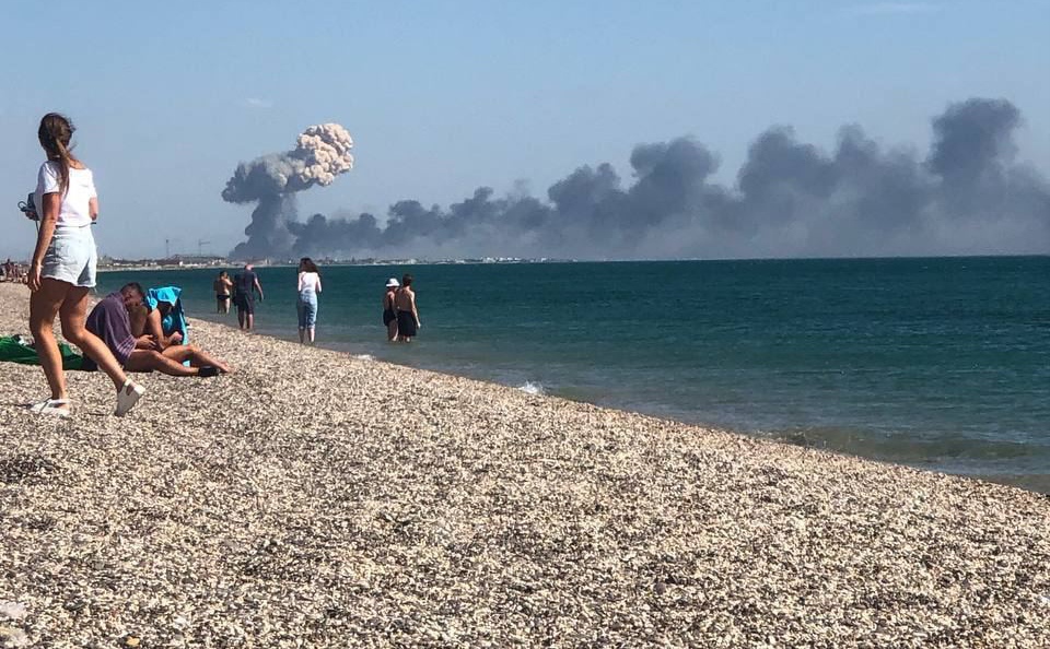 У Криму пролунали вибухи в районі авіабази росіян у Новофедорівці