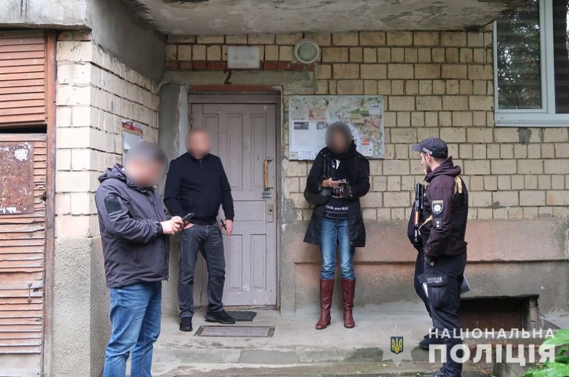 До 10 років за вкрадені сережки: у Чернівцях поліцейські затримали грабіжницю