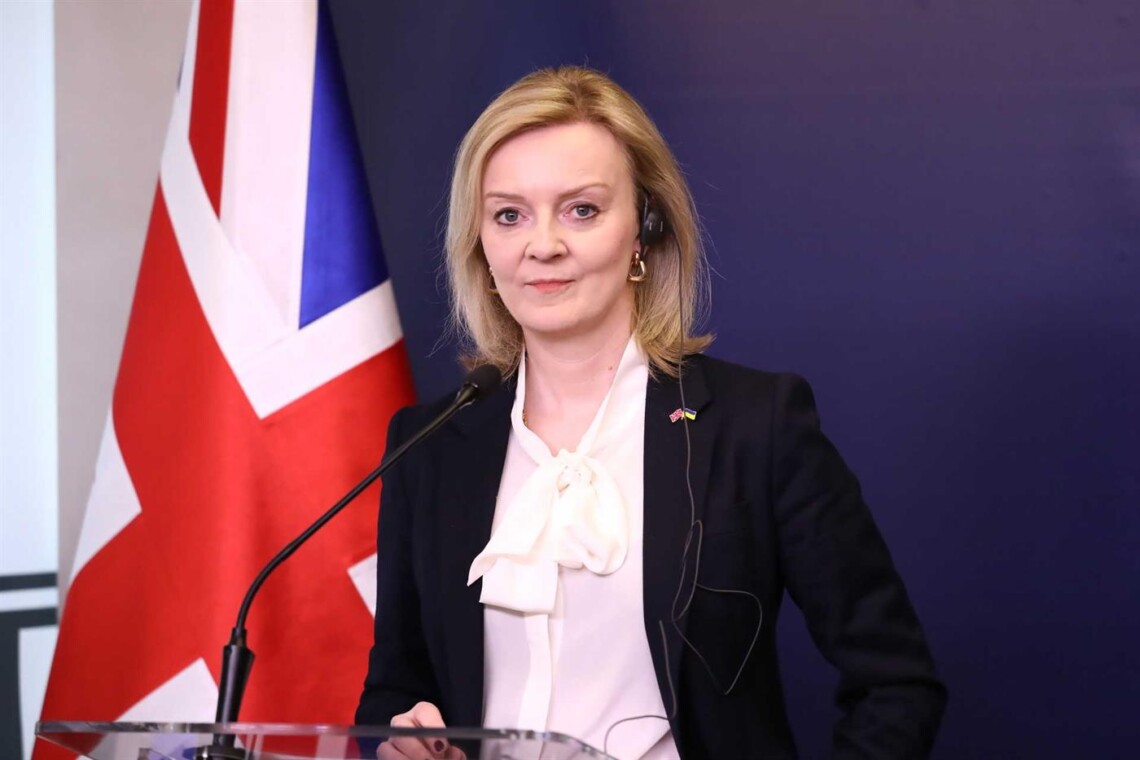 Прем’єр-міністерка Великої Британії Ліз Трасс подає у відставку