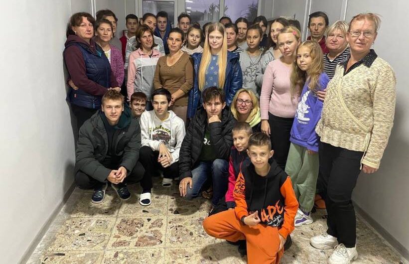 Україна повернула додому 37 депортованих окупантами дітей