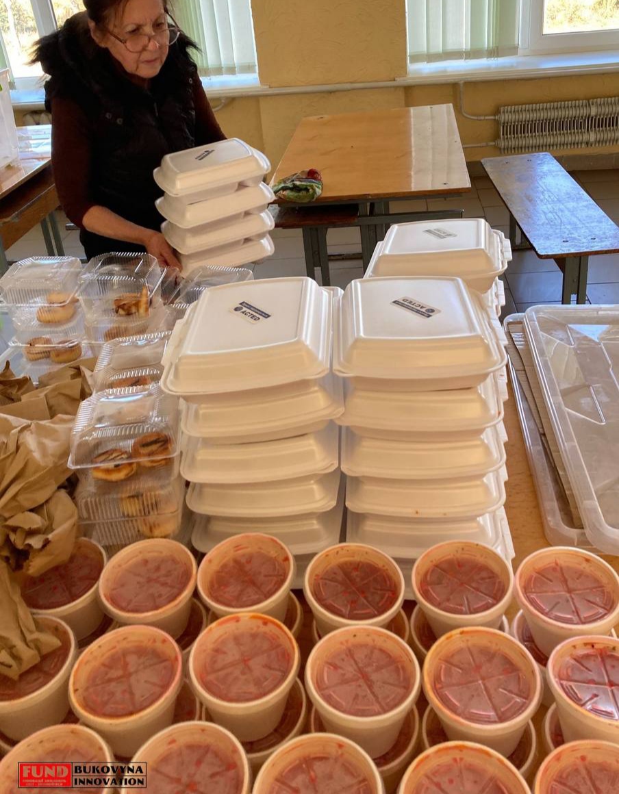 У Чернівцях в рамках проєкту надання допомоги ВПО роздали 5600 порцій гарячих обідів