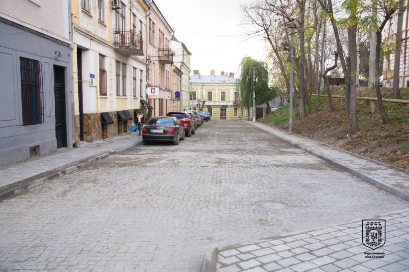 У Чернівцях завершили капітальний ремонт частини дороги на вулиці Хмельницького