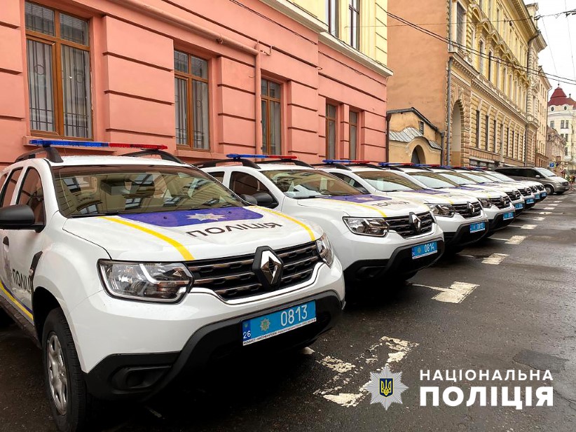 18 нових автомобілів поповнили автопарк буковинських поліцейських