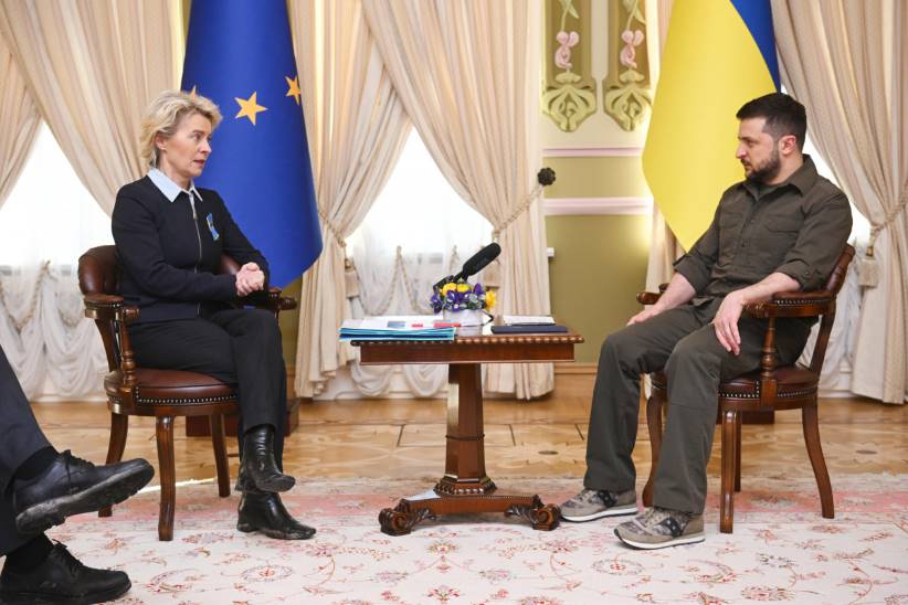 Урсула фон дер Ляєн обговорила із Зеленським допомогу ЄС для України