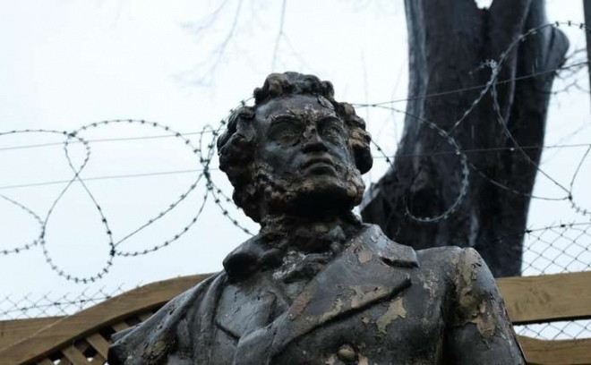 У Чернівцях демонтували пам’ятник Пушкіну