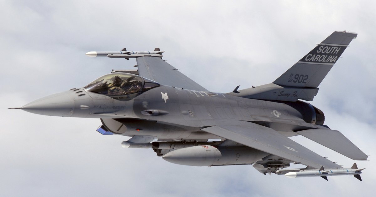 У Нідерландах назвали терміни відправки в Румунію решти винищувачів F-16 для навчання українських військових