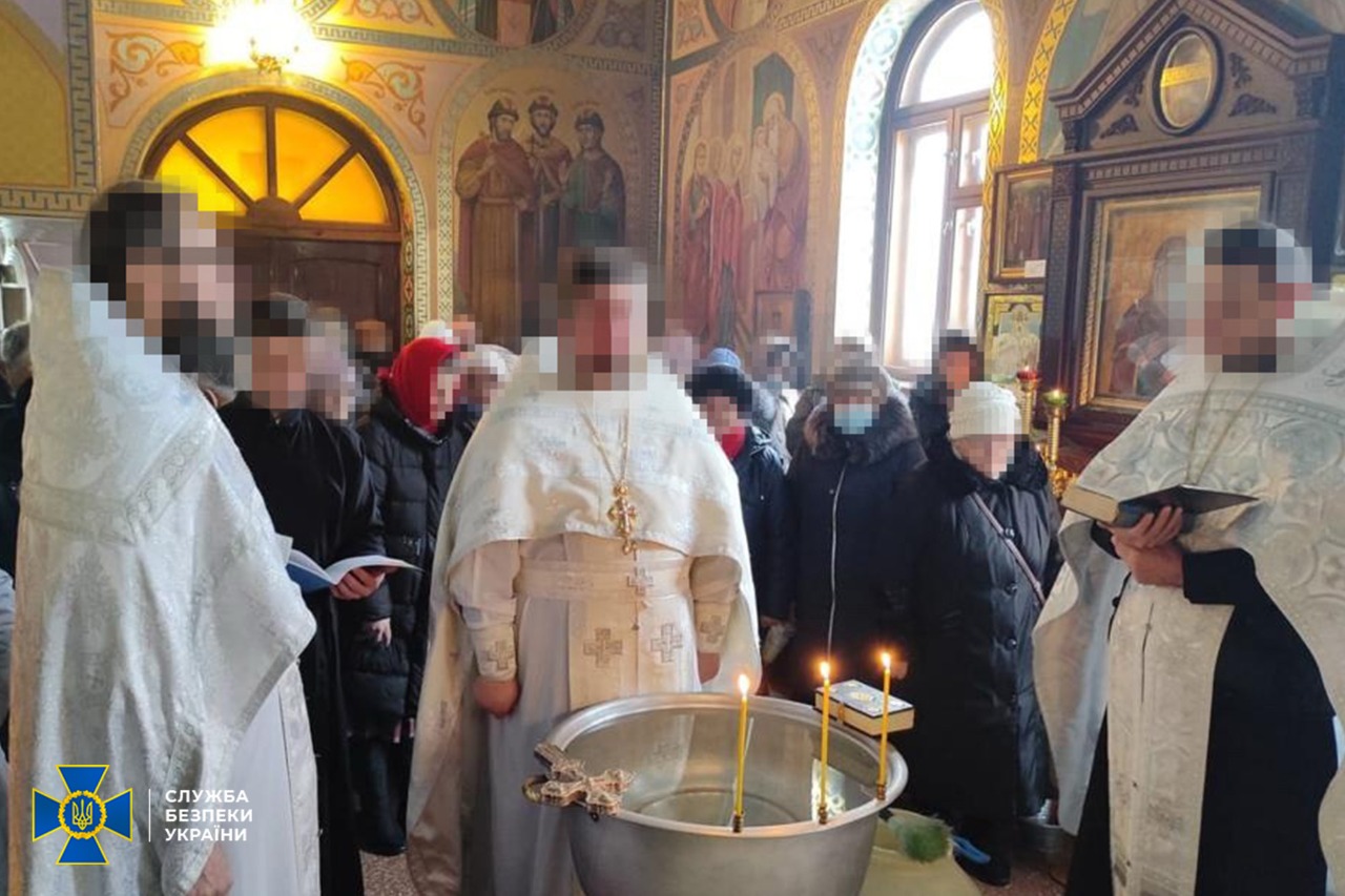кремлівські агенти в рясах: СБУ викрила двох священників УПЦ (МП), які “зливали” позиції ЗСУ