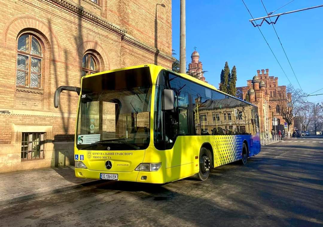 З 1 серпня у Чернівцях комунальні автобуси перейдуть на безготівковий розрахунок
