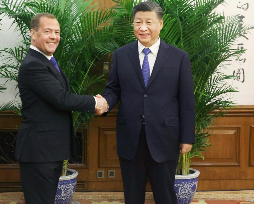 Лідер Китаю зустрівся із мєдвєдєвим та назвав війну «українською кризою»