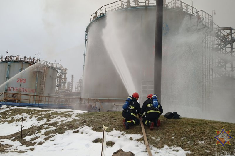 У Білорусі спалахнула пожежа на території підсанкційного нафтопереробного заводу