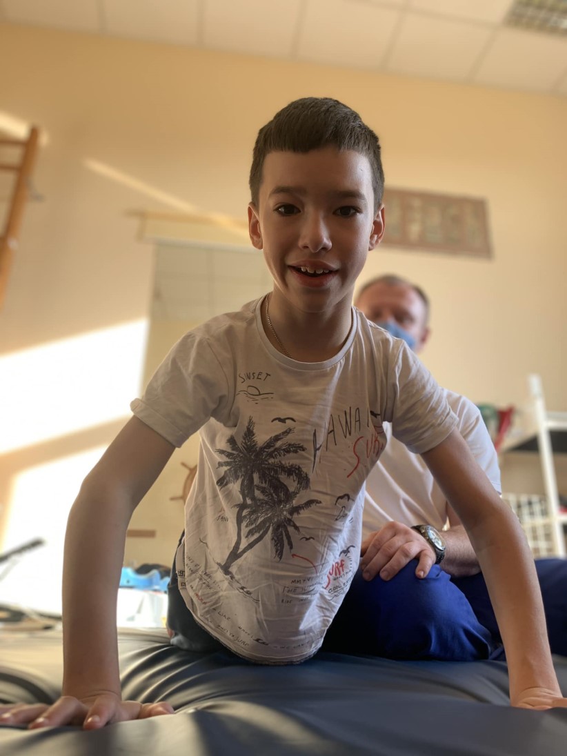 13-річний Євген потребує допомоги!