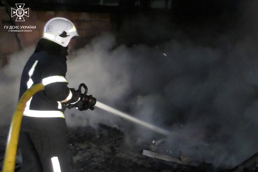 У Чернівецькій області протягом вихідних виникли 8 пожеж: на одній з них загинув чоловік