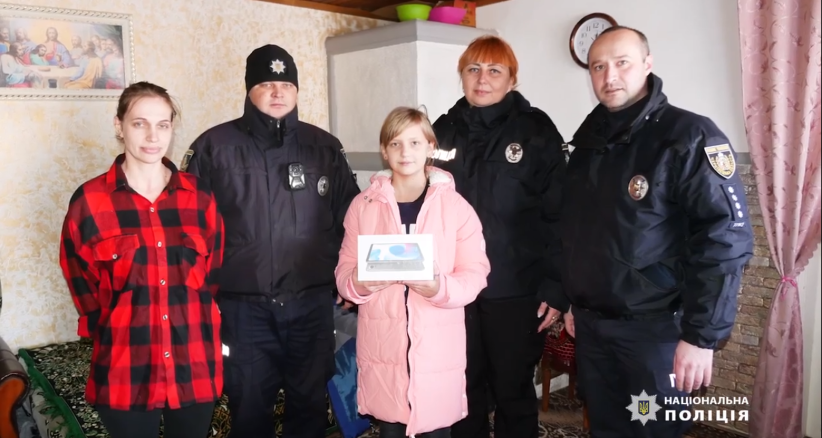 “Мріяти про майбутнє разом”: на Буковині поліцейські спільно з благодійниками здійснили бажання двох дітей-сиріт