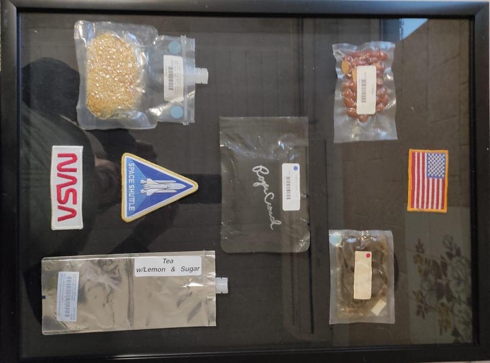 Цілий стенд зі зразками космічної їжі: у Клішківцях музей присвячений Леонідові Каденюку поповнився унікальним експонатом