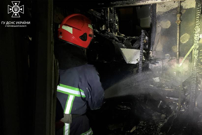 Горів магазин та житловий будинок: на Буковині рятувальники за добу погасили 3 пожежі