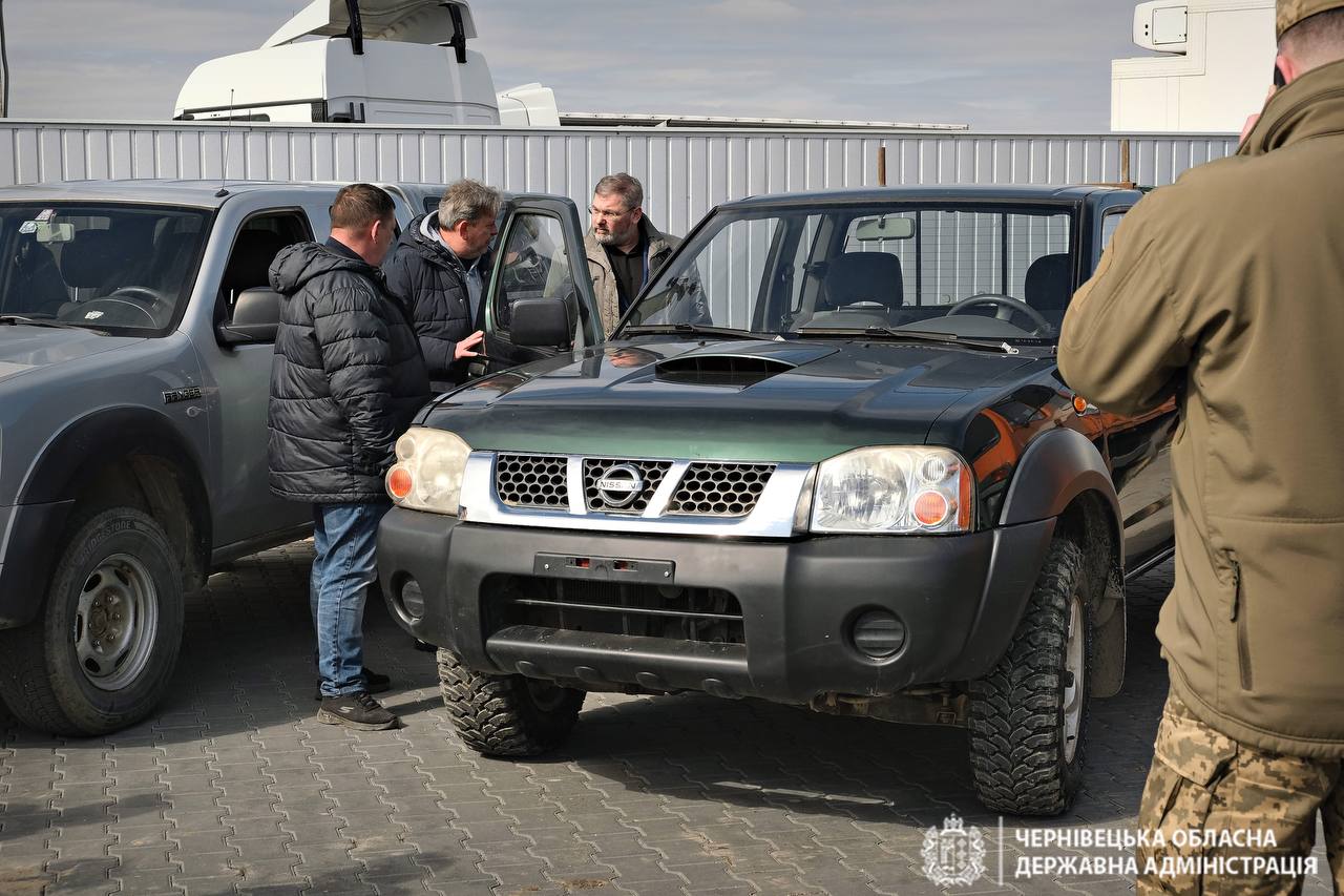 Чернівецькі перевізники передали ЗСУ 25 автомобілів
