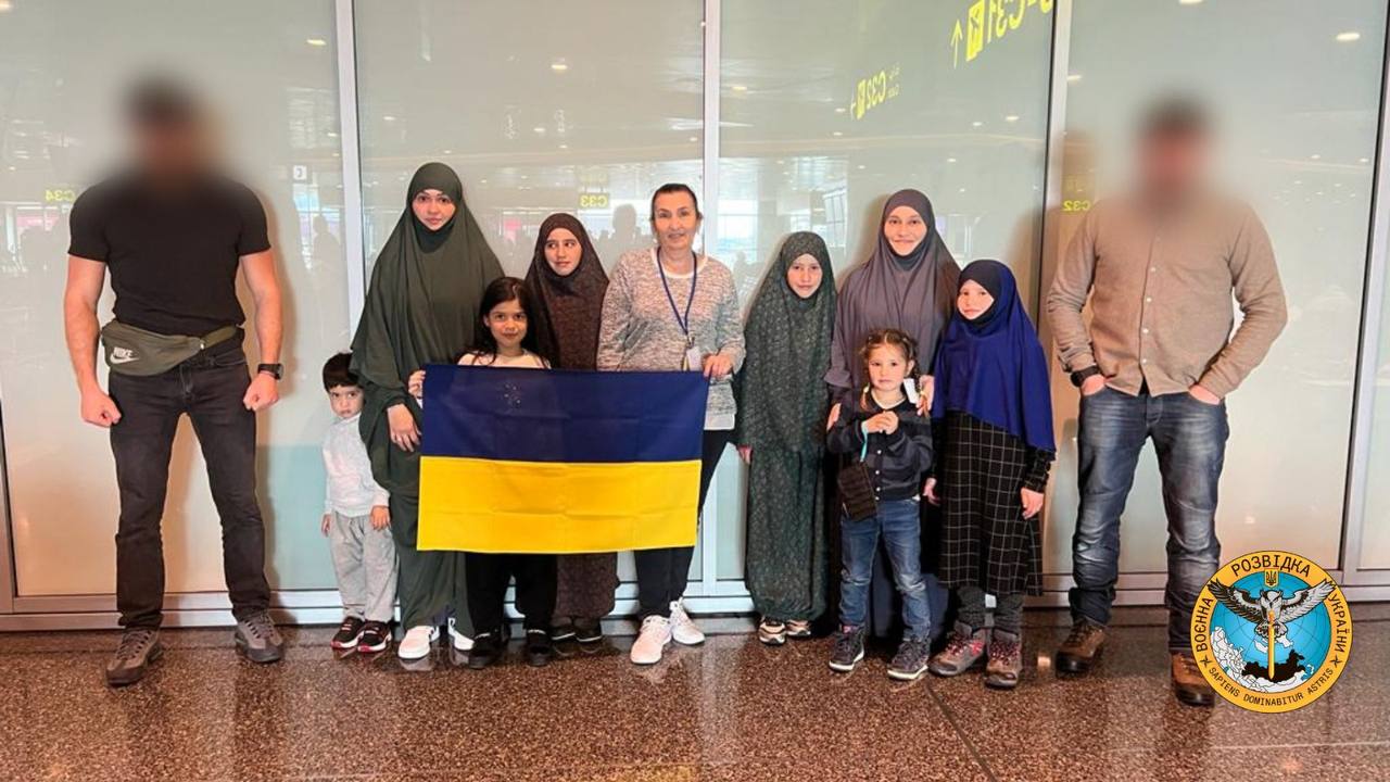 Співробітники ГУР змогли визволити з полону в Сирії та повернути додому двох українських жінок та шістьох дітей