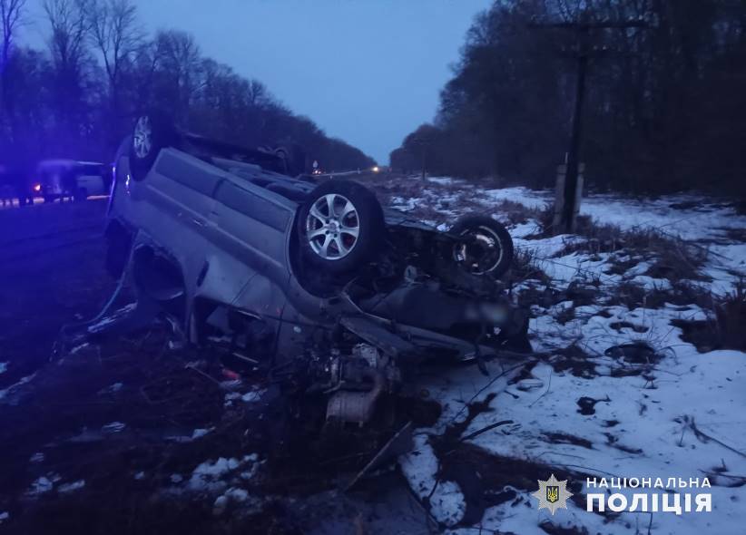 Пасажири у лікарні, водій — загинув: на Буковині трапилась ДТП