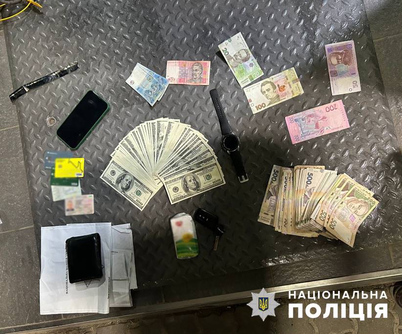 На Буковині поліціянти затримали шахраїв, які під приводом реалізації зерна ошукали жителя Вінничини на $10 тис.
