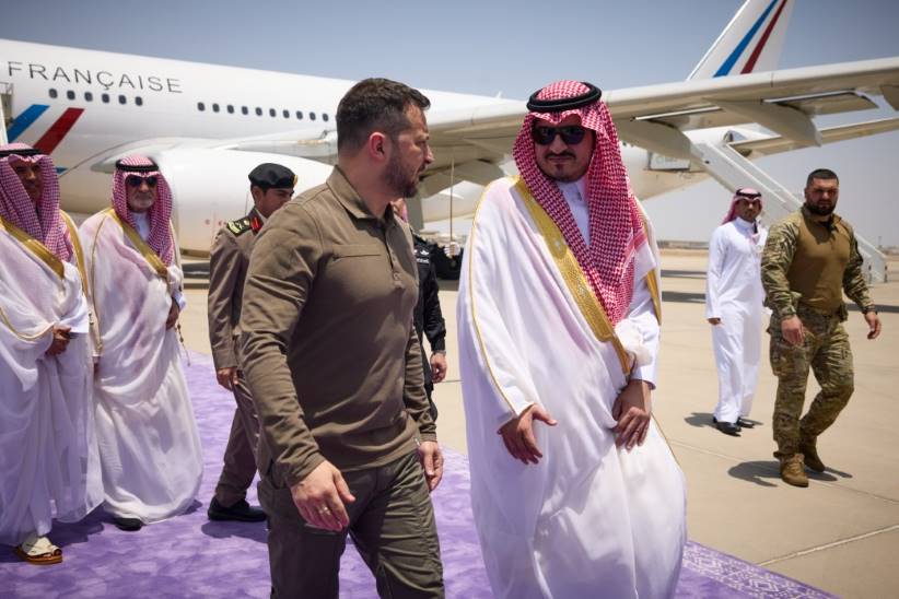 Зеленський прибув до Саудівської Аравії, аби виступити на саміті Ліги арабських держав