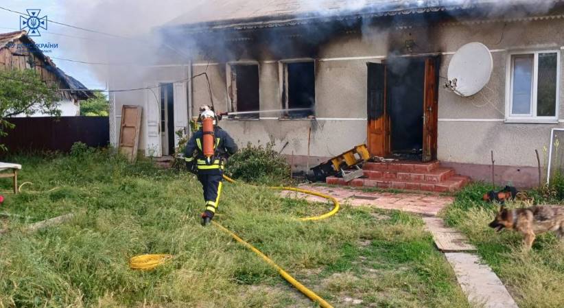 На Буковині рятувальники під час пожежі виявили тіло чоловіка