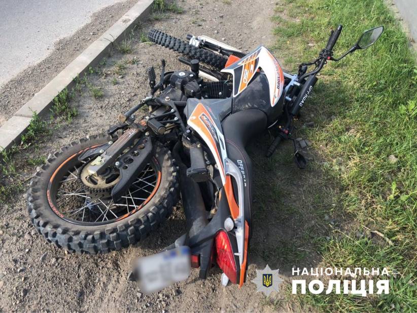 На Буковині поліціянти задокументували ДТП з потерпілим мотоциклістом