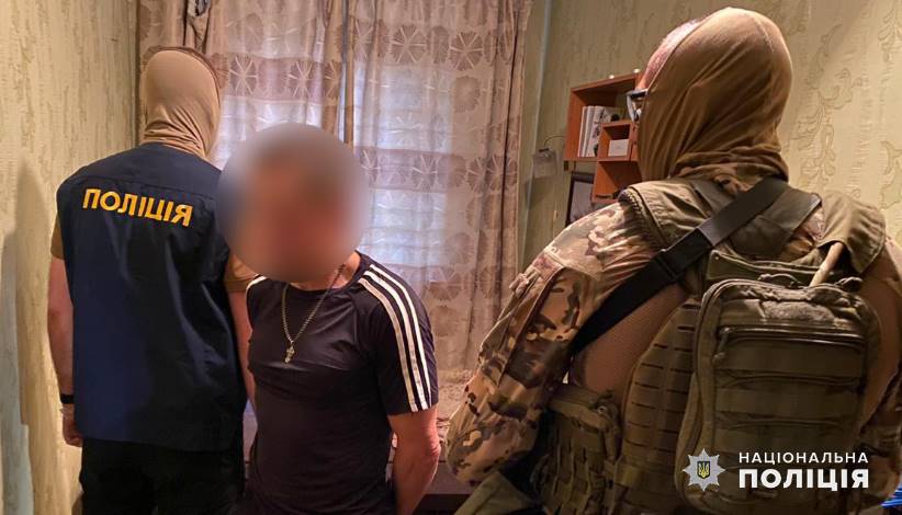 На Буковині поліція викрила дві злочинні групи осіб, які займалася умисним знищенням майна, погрозами держслужбовцю та вимаганням