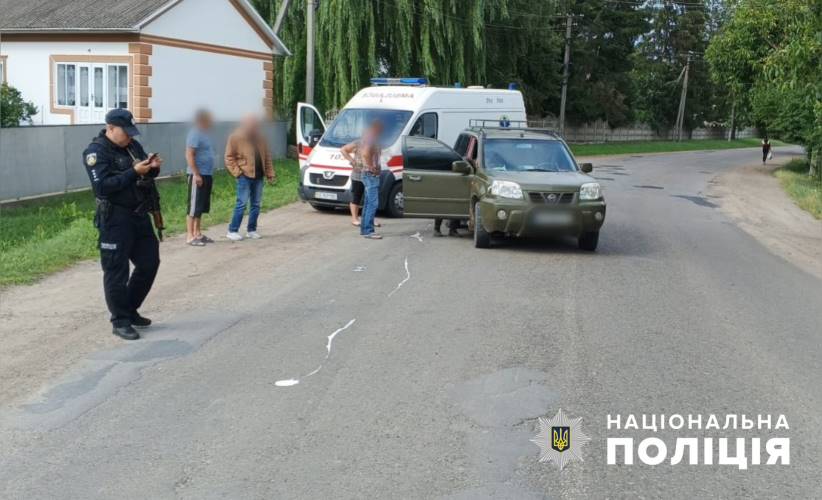 У Чернівецькому районі поліціянти розслідують обставини аварії з потерпілим пішоходом