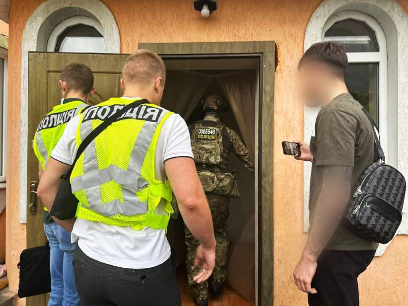 Поліція викрила шахраїв, які забрали кошти на автівки та квадрокоптери для ЗСУ: встигли вкрасти 20 мільйонів гривень