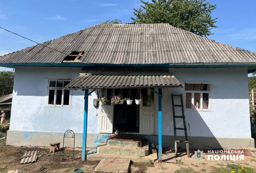 Після суперечки підпалив будинок: у Чернівецькій області поліціянти повідомили підозру чоловікові