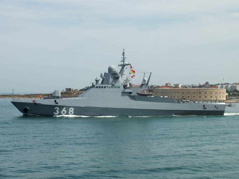 Сили оборони пошкодили в Чорному морі два патрульні кораблі росіян – Стратком