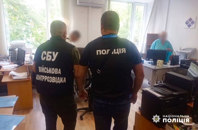 Поліціянти Буковини повідомили про підозри двом чоловікам, які привласнили понад півмільйона гривень бюджетних коштів