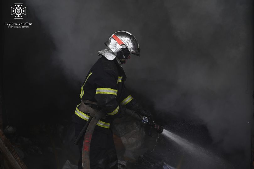 За минулу добу на Буковині рятувальники ліквідували три пожежі