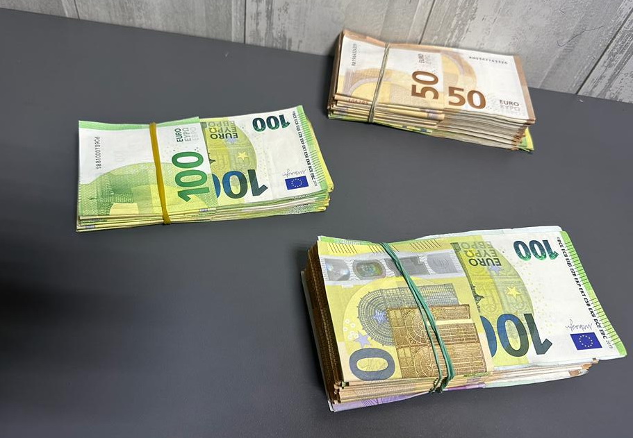 У “Порубному” прикордонники виявили контрабандні товари та валюту на 2,5 млн грн