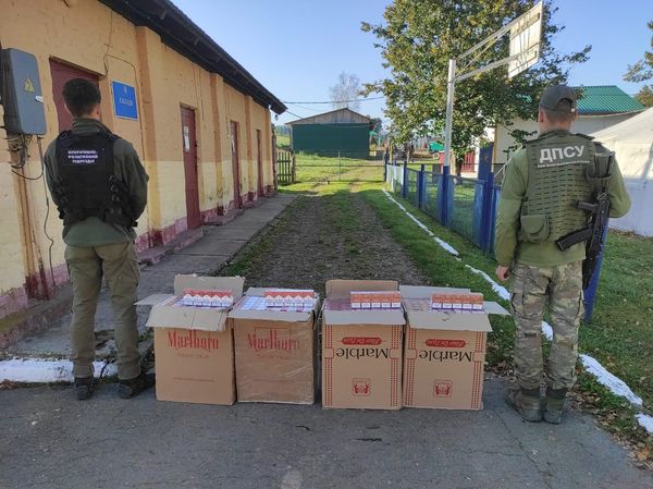 Прикордонники Буковини завадили спробі перевезти сигарети через кордон