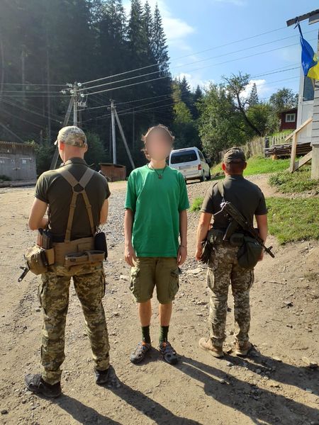 Намагалися потрапити до Румунії: на Буковині затримали порушників кордону