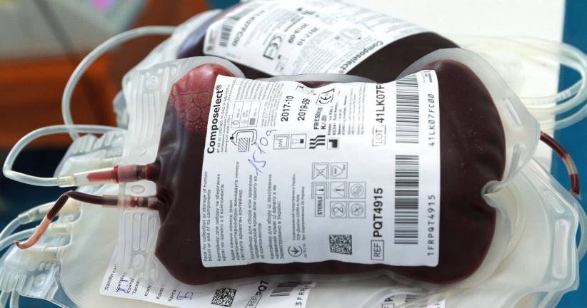 МОЗ: бойовим медикам в Україні дозволили переливати кров на догоспітальному етапі